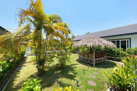 Chalet de 4 dormitorios en Cha-am, Tailandia № 174035 - foto 8