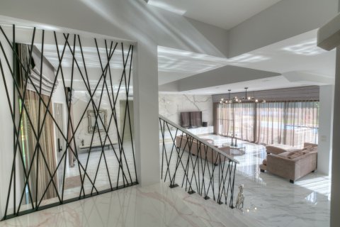 Haus in Bang Tao, Thailand 4 Schlafzimmer № 180353 - Foto 3