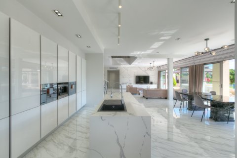 Haus in Bang Tao, Thailand 4 Schlafzimmer № 180353 - Foto 12