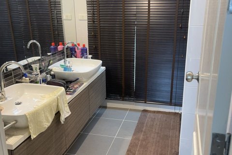 Adosado de 2 dormitorios en Bang Kapi, Bangkok, Tailandia № 173208 - foto 5