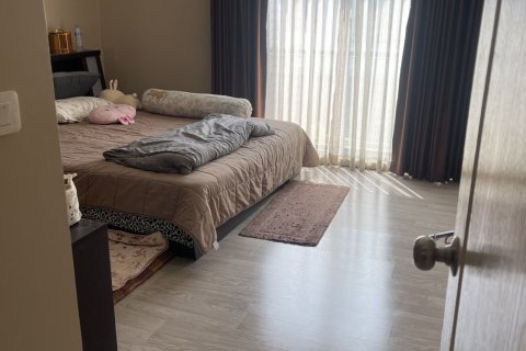 Adosado de 2 dormitorios en Bang Kapi, Bangkok, Tailandia № 173208 - foto 4