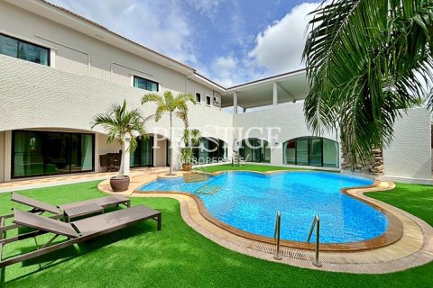 Casa de 5 dormitorios en Pattaya, Tailandia № 197996