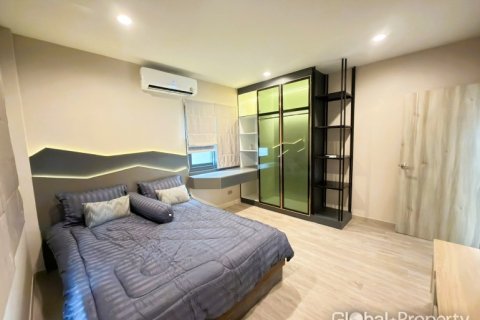 Casa de 4 dormitorios en Pattaya, Tailandia № 178988 - foto 14