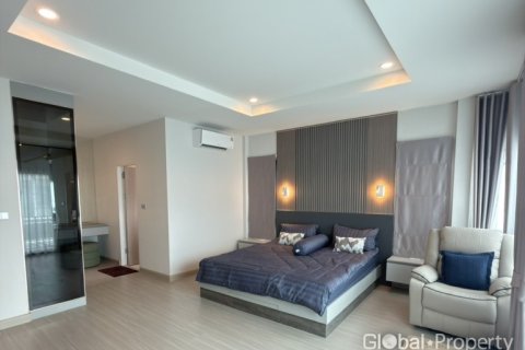 Casa de 4 dormitorios en Pattaya, Tailandia № 178988 - foto 12