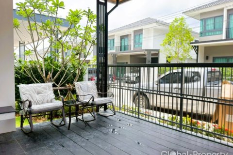 Casa de 4 dormitorios en Pattaya, Tailandia № 178988 - foto 2