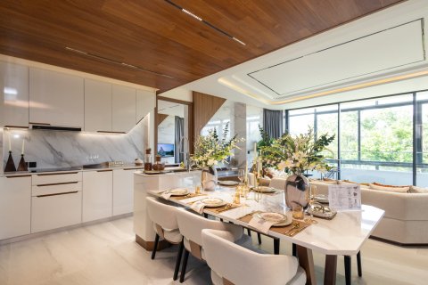 Apartment in Pattaya, Thailand 4 rooms № 173895