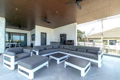 Casa de 6 dormitorios en Pattaya, Tailandia № 74247 - foto 14