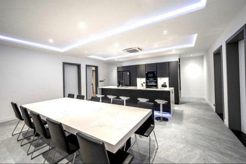 Casa de 6 dormitorios en Pattaya, Tailandia № 74247 - foto 12