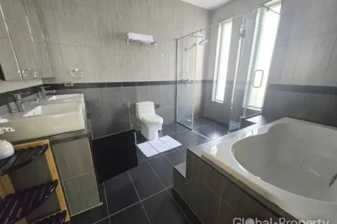 Casa de 4 dormitorios en Pattaya, Tailandia № 70318 - foto 11