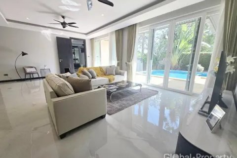 Casa de 4 dormitorios en Pattaya, Tailandia № 70318 - foto 16