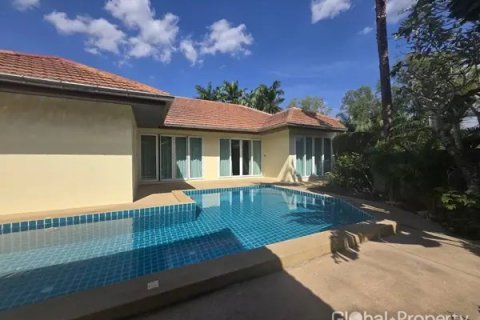 Casa de 4 dormitorios en Pattaya, Tailandia № 70318 - foto 14