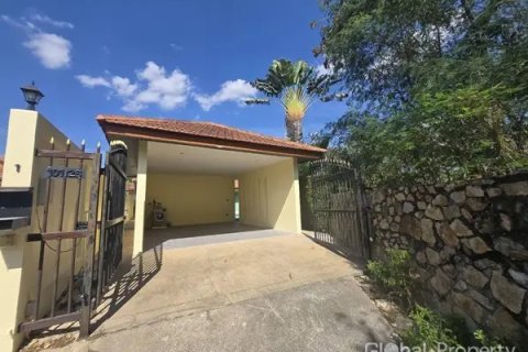 Casa de 4 dormitorios en Pattaya, Tailandia № 70318 - foto 15