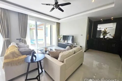 Casa de 4 dormitorios en Pattaya, Tailandia № 70318 - foto 4