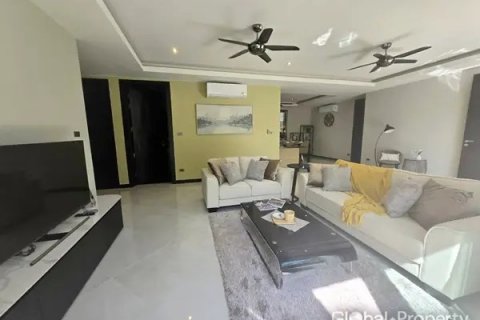 Casa de 4 dormitorios en Pattaya, Tailandia № 70318 - foto 3