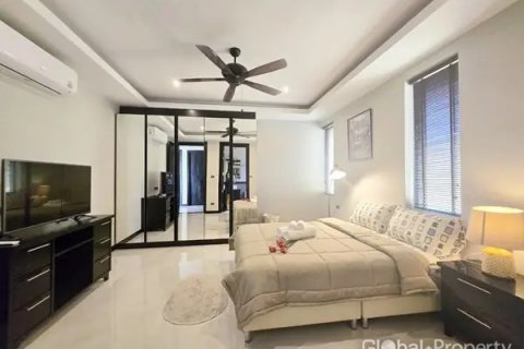 Casa de 4 dormitorios en Pattaya, Tailandia № 70318 - foto 6