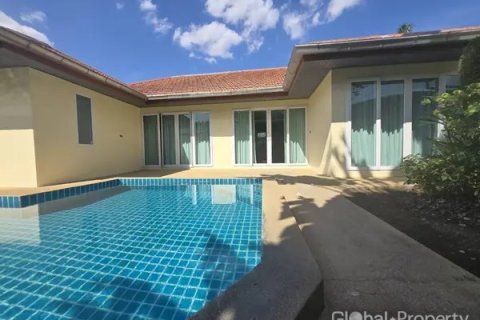 Casa de 4 dormitorios en Pattaya, Tailandia № 70318 - foto 13
