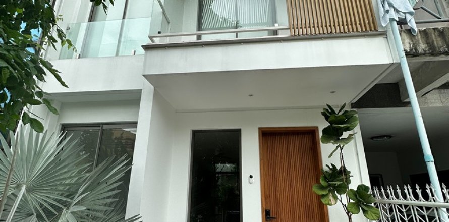 Townhouse à Bangkok, Thaïlande 4 chambres № 70325