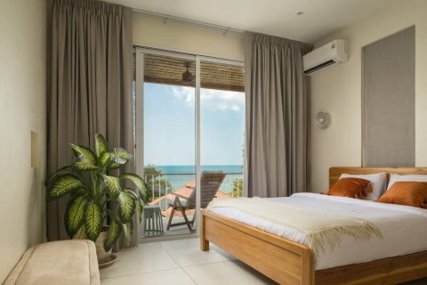 Chalet de 5 dormitorios en Surat Thani, Tailandia № 163857 - foto 9