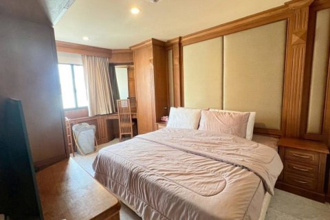 Condominio de 2 dormitorios en Khlong Toei, Bangkok, Tailandia № 163860 - foto 8