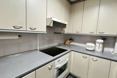 Condominio de 2 dormitorios en Khlong Toei, Bangkok, Tailandia № 163860 - foto 9
