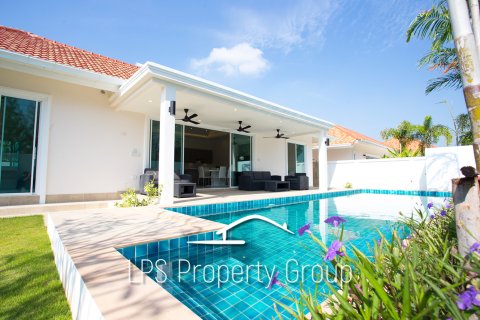 Chalet de 3 dormitorios en Hua Hin, Tailandia № 168489 - foto 2