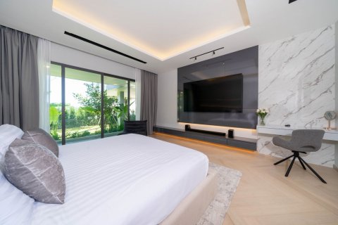 Chalet de 5 dormitorios en Kathu, Tailandia № 136673 - foto 28