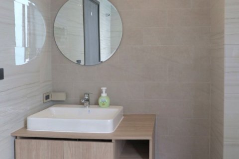 Condominio de 2 dormitorios en Watthana, Bangkok, Tailandia № 136712 - foto 8