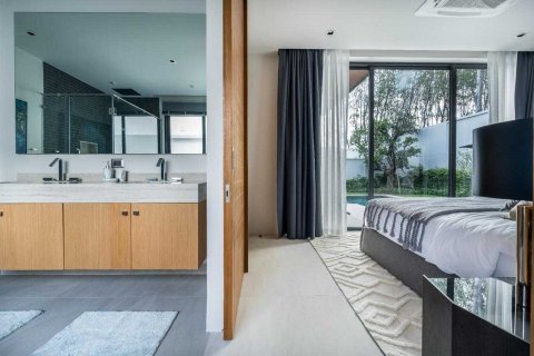 House in Bang Tao, Thailand 3 bedrooms № 177832 - photo 25