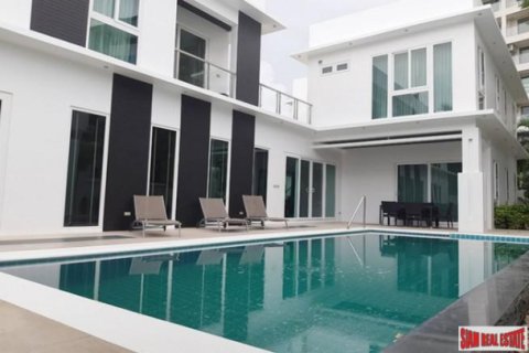 Maison à Pattaya, Thaïlande 5 chambres № 193876