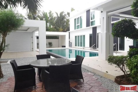 Casa de 5 dormitorios en Pattaya, Tailandia № 193876 - foto 4