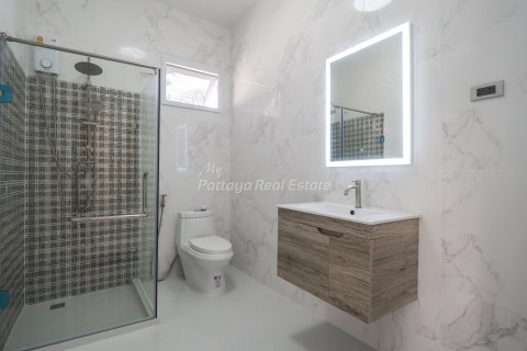 Casa de 3 dormitorios en Bang Lamung, Tailandia № 74386 - foto 11