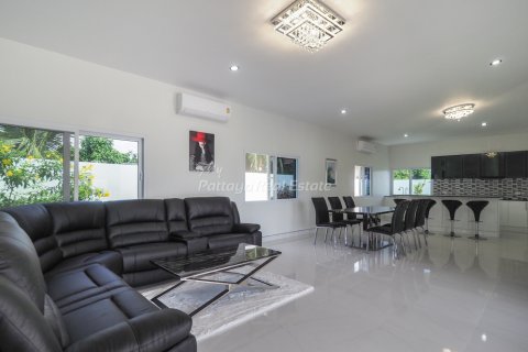 Casa de 3 dormitorios en Bang Lamung, Tailandia № 74386 - foto 4