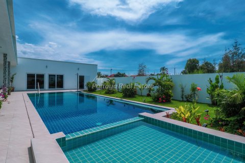 Casa de 3 dormitorios en Bang Lamung, Tailandia № 74386 - foto 2