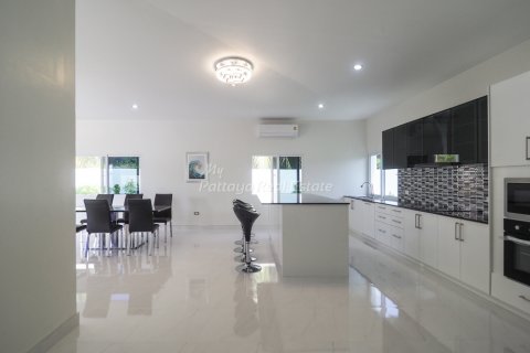 Casa de 3 dormitorios en Bang Lamung, Tailandia № 74386 - foto 7