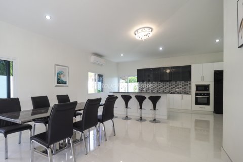 Casa de 3 dormitorios en Bang Lamung, Tailandia № 74386 - foto 6