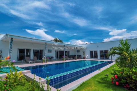 Casa de 3 dormitorios en Bang Lamung, Tailandia № 74386