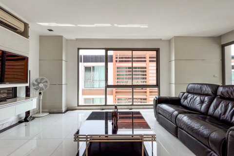 Condominio de 2 dormitorios en Bang Lamung, Tailandia № 172599 - foto 2