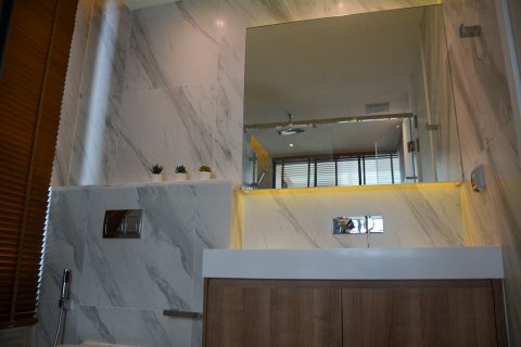 Condominio de 2 dormitorios en Bangkok, Tailandia № 66020 - foto 14