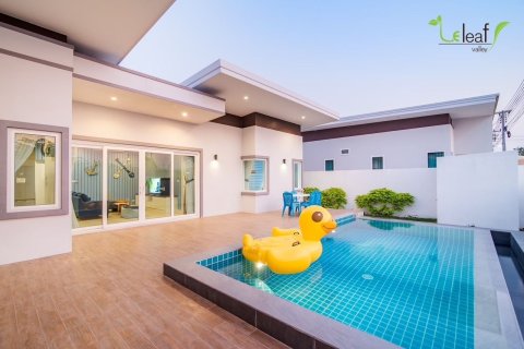 Chalet de 3 dormitorios en Hua Hin, Tailandia № 155833 - foto 2