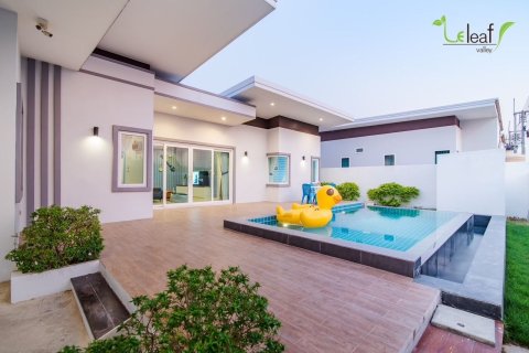 Chalet de 3 dormitorios en Hua Hin, Tailandia № 155833 - foto 9