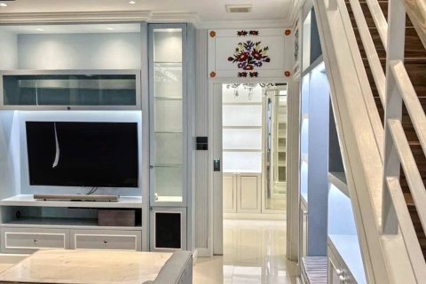 Dúplex de 3 dormitorios en Bang Na, Bangkok, Tailandia № 116966 - foto 2