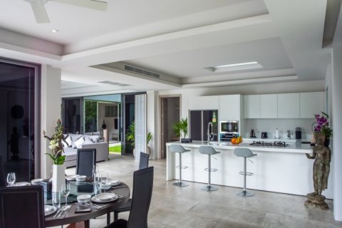 Casa de 4 dormitorios en Phuket, Tailandia № 180954 - foto 14