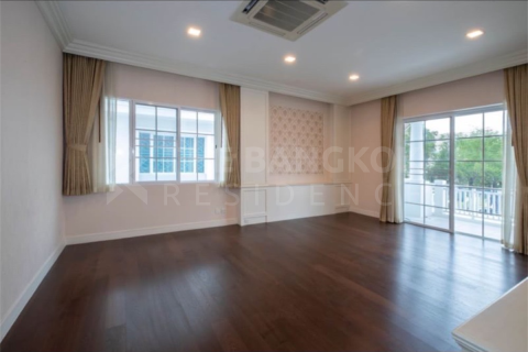 Haus in Bangkok, Thailand 4 Schlafzimmer № 189334 - Foto 4
