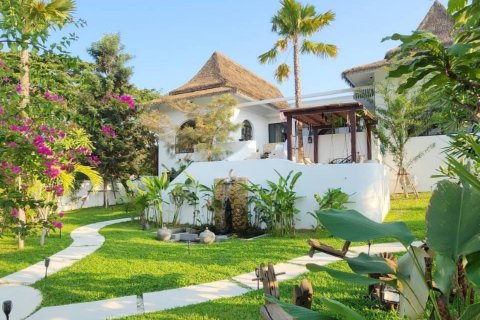 Casa de 6 dormitorios en Hua Hin, Tailandia № 180380 - foto 4