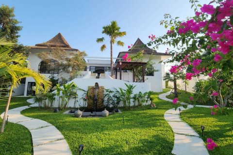 Casa de 6 dormitorios en Hua Hin, Tailandia № 180380 - foto 2
