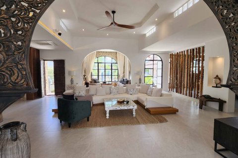 Casa de 6 dormitorios en Hua Hin, Tailandia № 180380 - foto 28