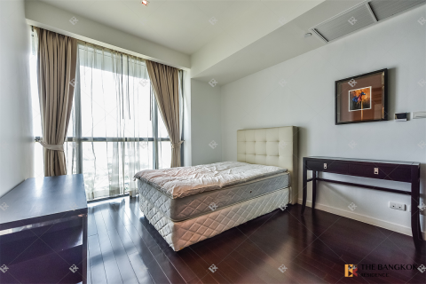 Condo in Bangkok, Thailand, 3 bedrooms № 220657 - photo 9