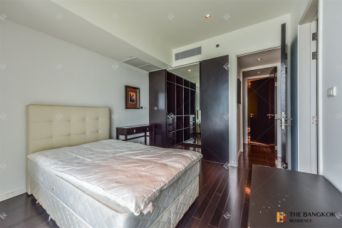 Condo in Bangkok, Thailand, 3 bedrooms № 220657 - photo 8
