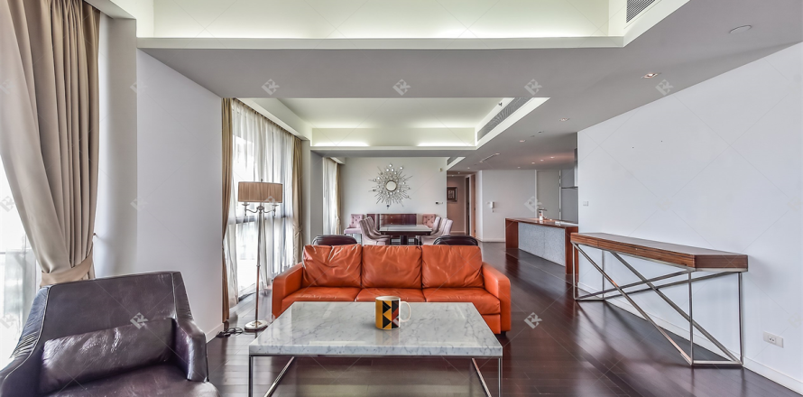 Condo in Bangkok, Thailand, 3 bedrooms № 220657