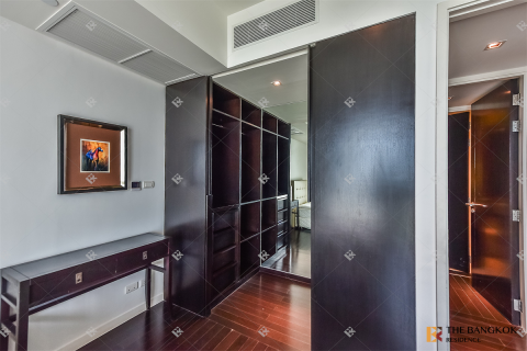 Condo in Bangkok, Thailand, 3 bedrooms № 220657 - photo 7